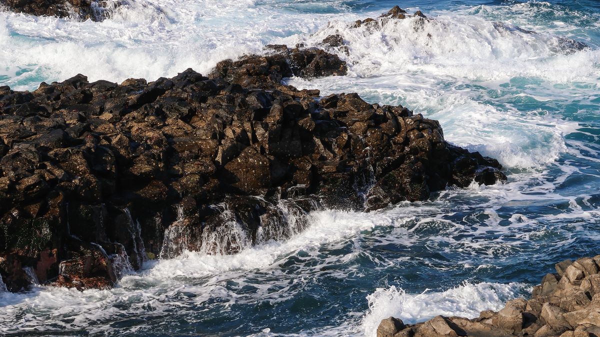 Capturing Dramatic Light on Rocky Shorelines